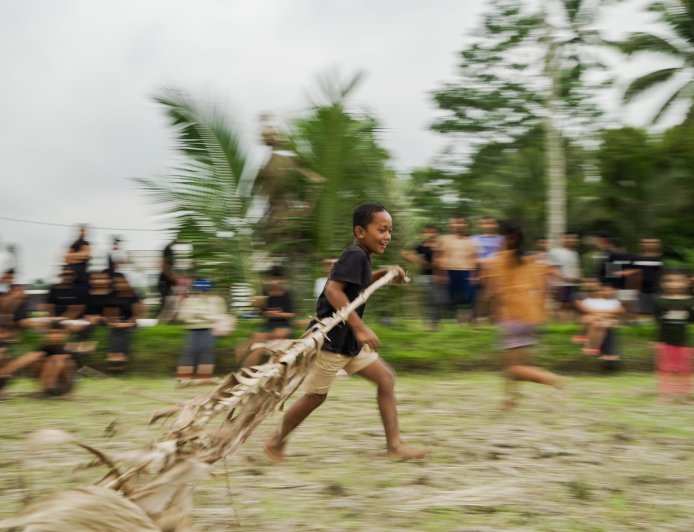 Dari Sawah ke Panggung: Megandu, Permainan Tradisional Bali yang Hidup Kembali