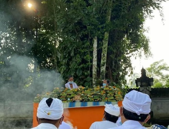 Exploring the Ngusaba Bantal Tradition in Penglipuran Tourism Village: A Reflection of Gratitude Ahead of Nyepi