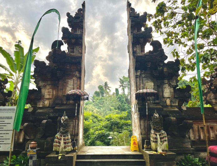 Taman Beji Paluh Penarungan: Mata Air Suci dengan 11 Pancoran yang Diyakini dapat Menyembuhkan Penyakit