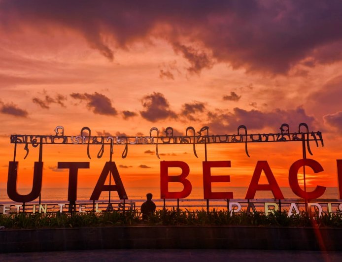 Asal Usul Pantai Kuta Bali: Dari Desa Nelayan Hingga Destinasi Dunia