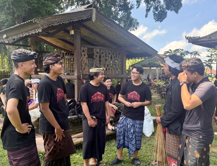 When Laughter Becomes Literature: Exploring Sesenggakan Bali