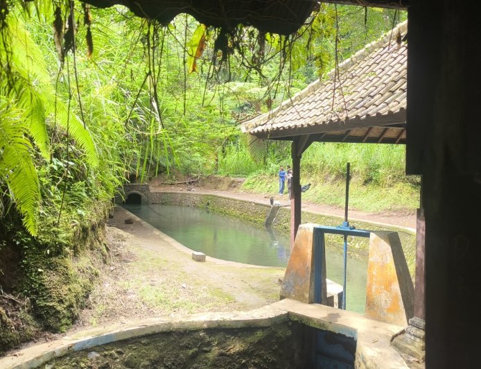 Pemandian Dauh Dalem: Sungai Alami untuk Healing Ala Bali Timur