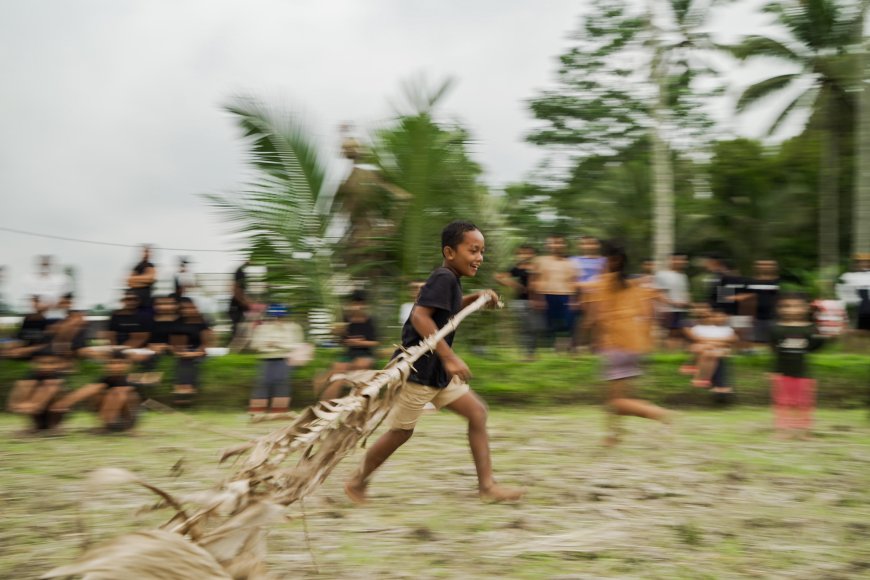 Dari Sawah ke Panggung: Megandu, Permainan Tradisional Bali yang Hidup Kembali