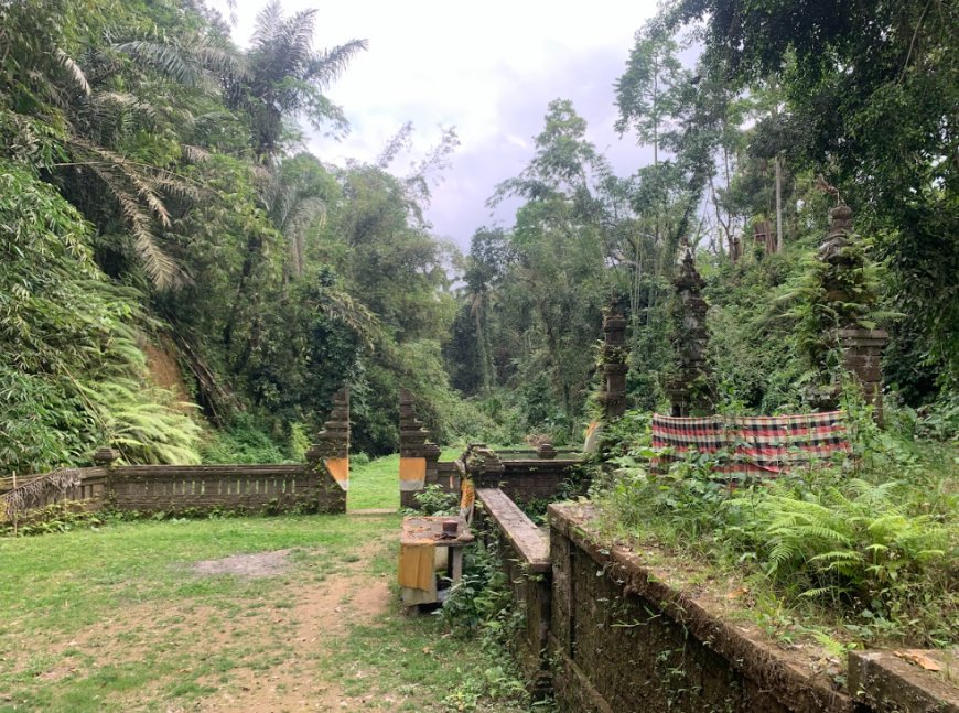 Melukat Overlooking a Valley: A Magical Experience at a Little-Known, Ancient 'Beji Candi'