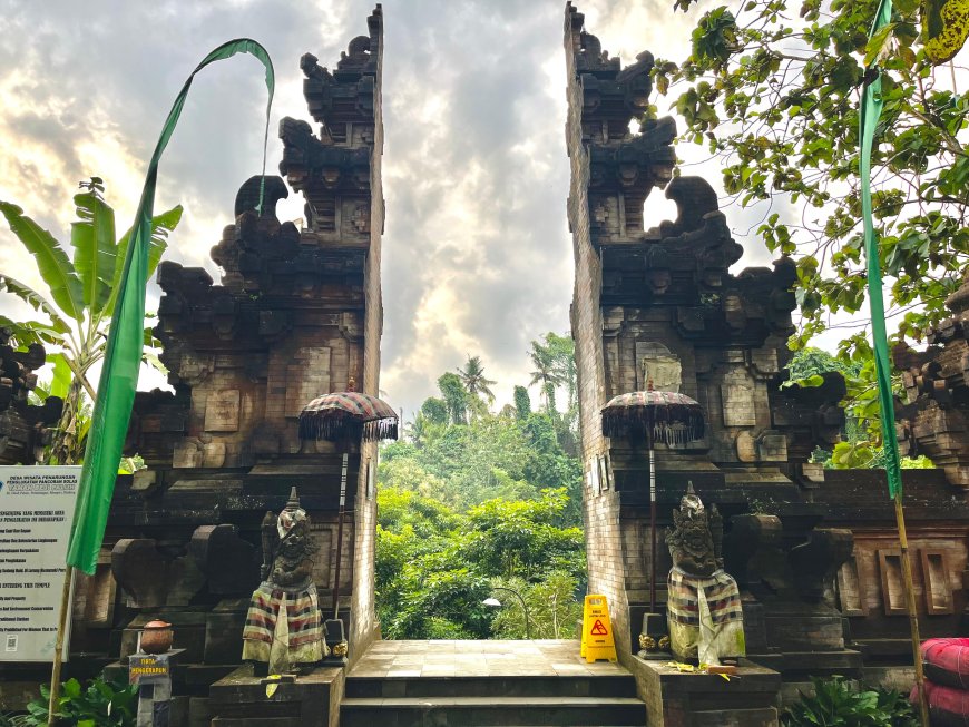 Taman Beji Paluh Penarungan: Mata Air Suci dengan 11 Pancoran yang Diyakini dapat Menyembuhkan Penyakit