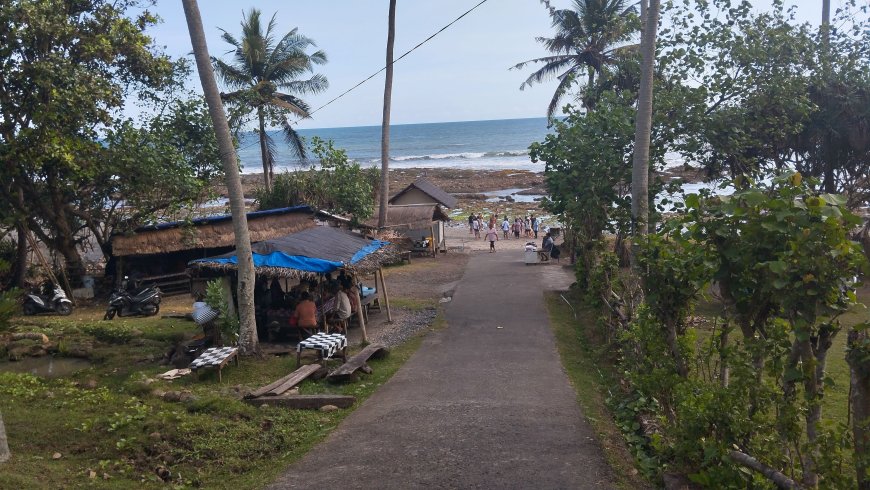 Batu Lumbang Beach: A Natural Sea Window on the Cliffs of Selemadeg