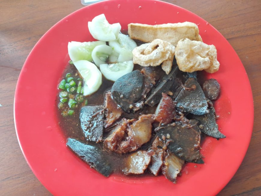 When Chinese Flavors Meet Balinese Spices: The Delicious Secret of Siobak Singaraja