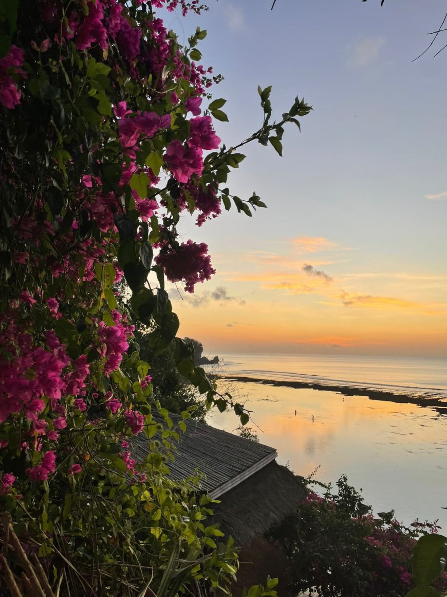 Pemutih Beach: The Rock Cliff to the Ocean Stage in Pecatu