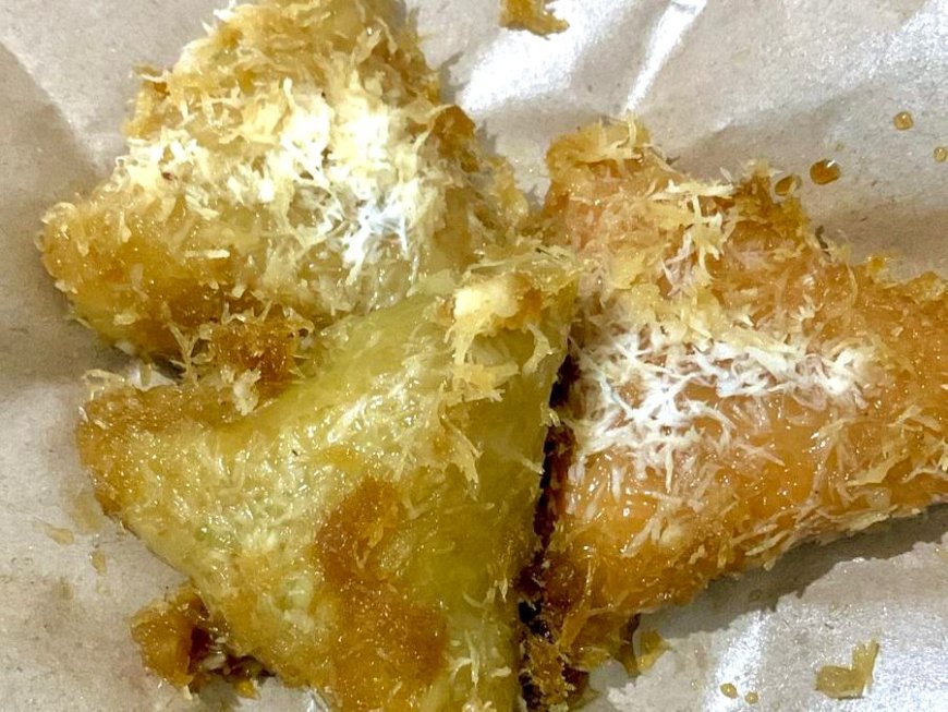 Jaje Lukis: Kudapan Segitiga Manis Khas Bali yang Menggoda Lidah