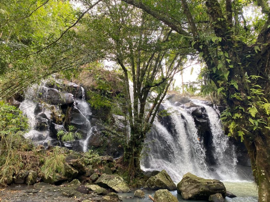 Sing Sing Angin: A Twin-Flowing Waterfall in Tabanan