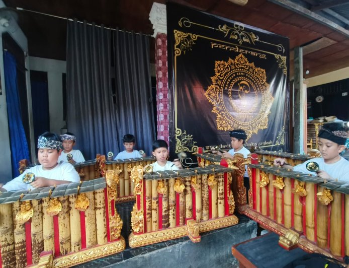 Sanggar Penderang: Dari Gemerincing Gender Wayang hingga Rindik, Tempat Jiwa Kecil Menemukan Cahaya Melalui Denting Gamelan