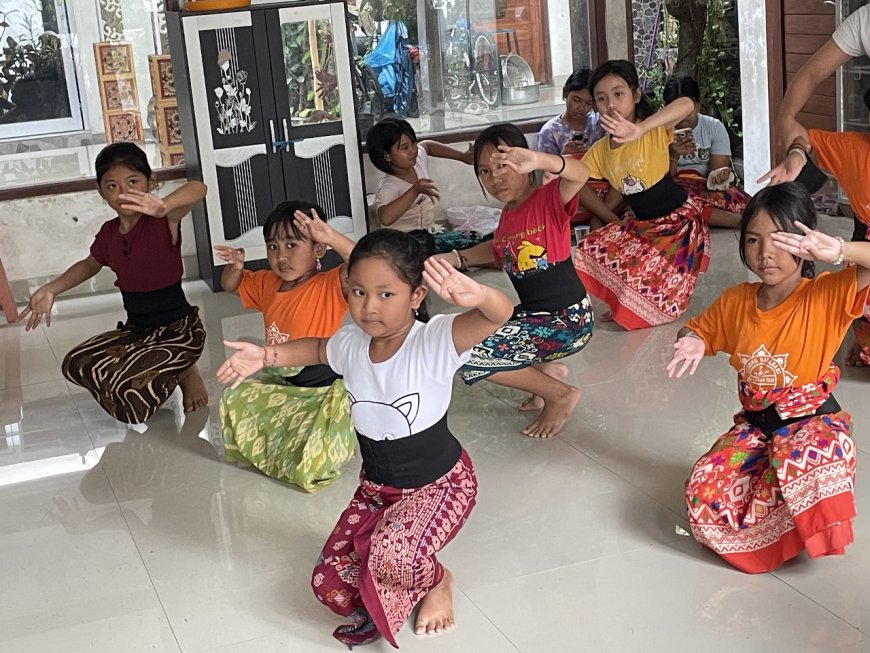 Sanggar Tari Legong Bidadari: Lenggang Bidadari yang Menyulam Doa, Menjaga Api Tersembunyi di Panggung Waktu