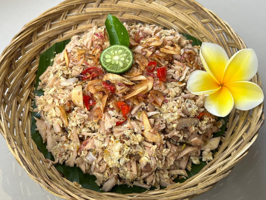 Lawar Klungah: Young Coconut and Basa Genep in the Living Culinary Tradition of West Bali