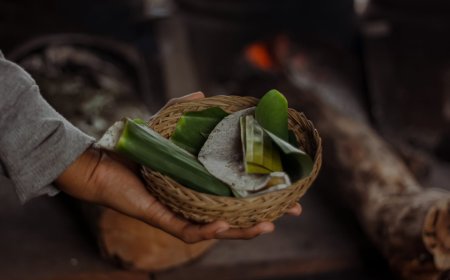 Laklak Biu Men Bayu: A Traditional Balinese Crêpe Born from a Clay Stove