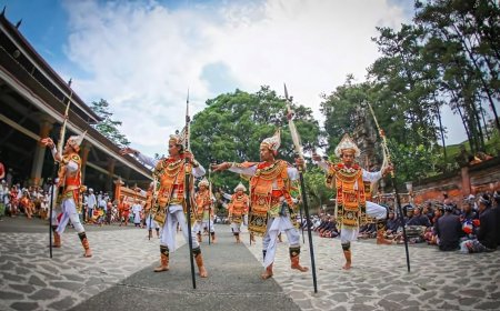 Tari Baris Gede: The Tale of Great Warriors' Valor in Defending Dharma
