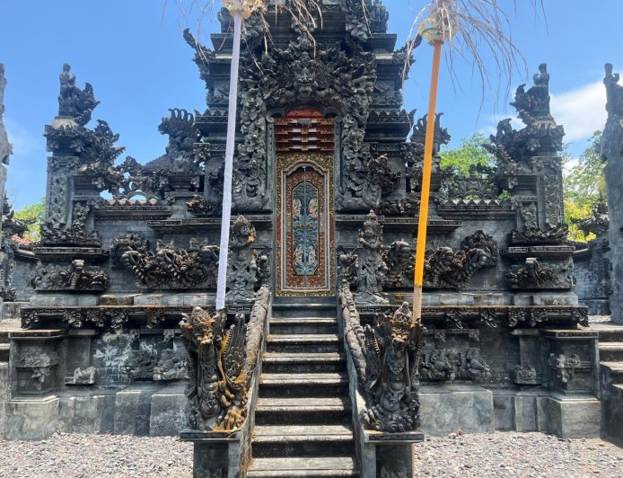 The Sacred Kerug Stone at Pura Pegonjongan: A Sign of Rain and the Prayers of Traders