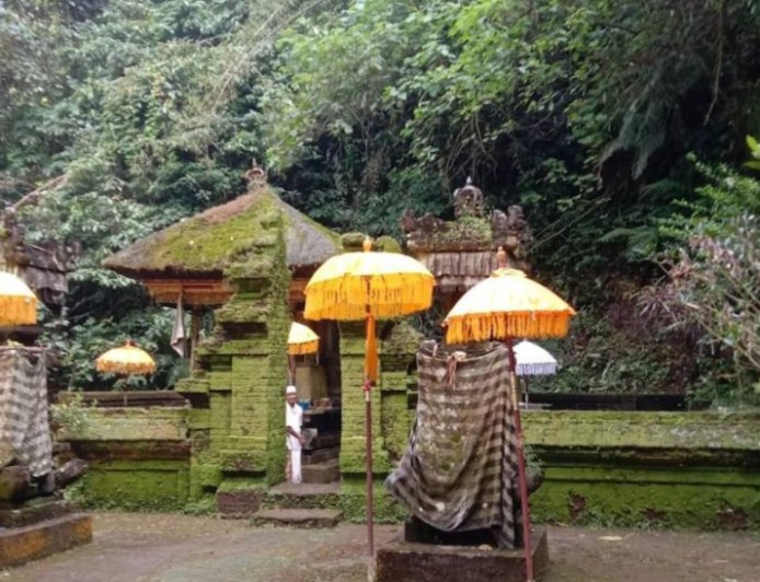 Behind the Sacredness of Beji Indrakila: Tracing the Tradition of Tirta Collection in the Spiritual Practices of the Buahan Village Community, Payangan