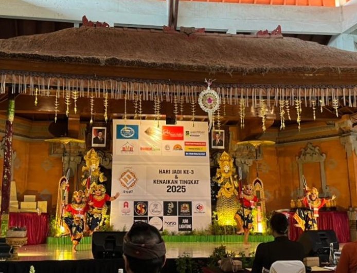 Napas Taksu di Nusa Dua: Dari Alunan Tabuh hingga Rautan Bambu Penjor Sanggar Jaya Art