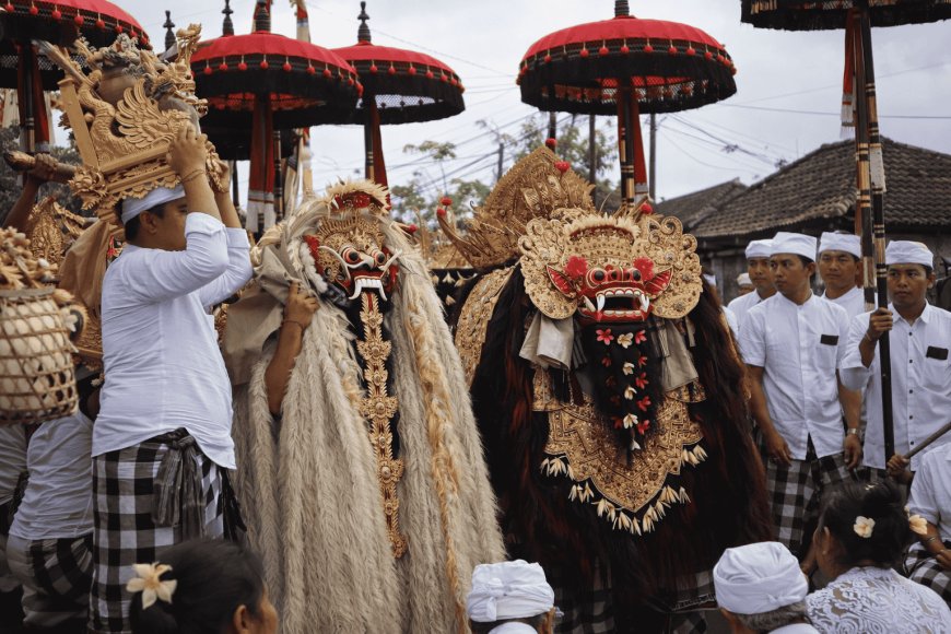 Dangsil, Pendet, Telek: The Sacred Sequence within the Napak Pertiwi Tradition of Kiadan, Plaga Village