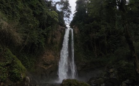 Pesona Air Terjun Gitgit: Dari Keramaian Menuju Ketenagan