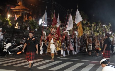 Cheers and Spears in the Ngerebeg Matiti Suara Blahkiuh Tradition