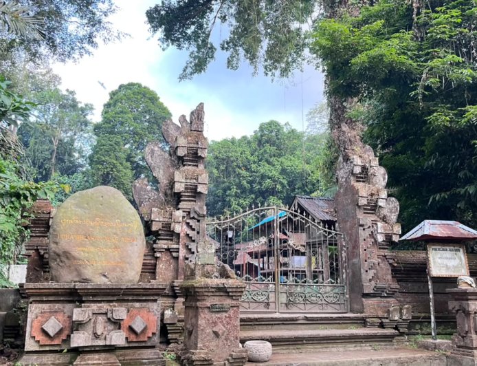 The Shattering of the Payuk Pare Tirta Kamandalu: The Origin of Belahan Alas Harum Temple, Basangambu Customary Village
