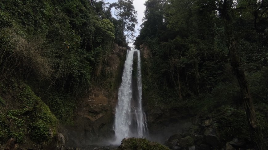 Pesona Air Terjun Gitgit: Dari Keramaian Menuju Ketenagan