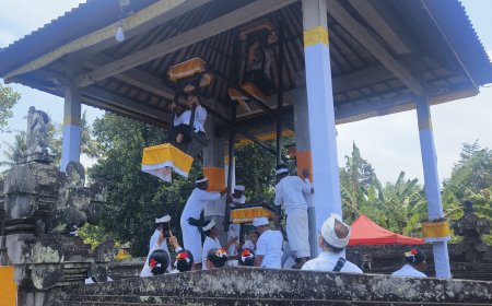 Meayunan at Gunung Sari Temple: A Tradition for Purified Menopausal Women
