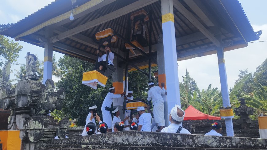 Meayunan at Gunung Sari Temple: A Tradition for Purified Menopausal Women